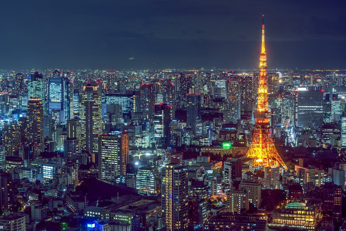 楽しい旅行中でも鍵の心配をしてしまう、あるあるなシーンのイメージ。